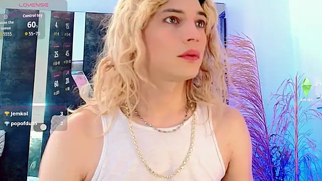 Snapshot of honey_skin chatting on 11-03-25, 01:37 honey skin online show from 11-03-25, 01:37