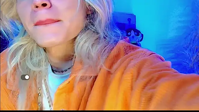 Snapshot of honey_skin chatting on 04-26-26, 08:44 honey skin online show from 04-26-26, 08:44