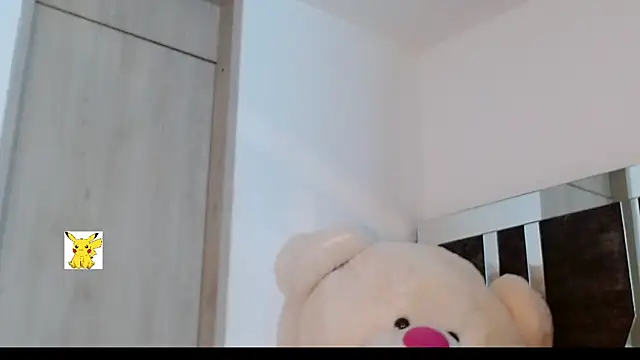 Snapshot of honey_skin chatting on 03-09-25, 04:00 honey skin online show from 03-09-25, 04:00