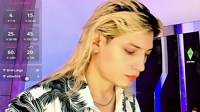 Snapshot of honey_skin chatting on 09-28-25, 04:47 honey skin online show from 09-28-25, 04:47