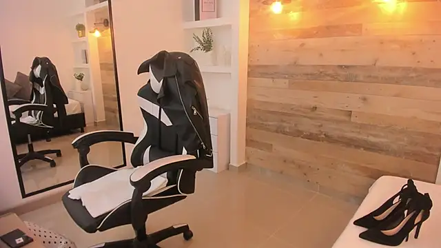 candy summer28 online show from 03-24-26, 07:14