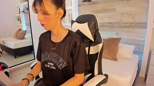 candy summer28 online show from 12-22-25, 07:25