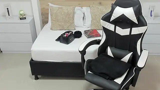 candy summer28 online show from 10-13-25, 07:26