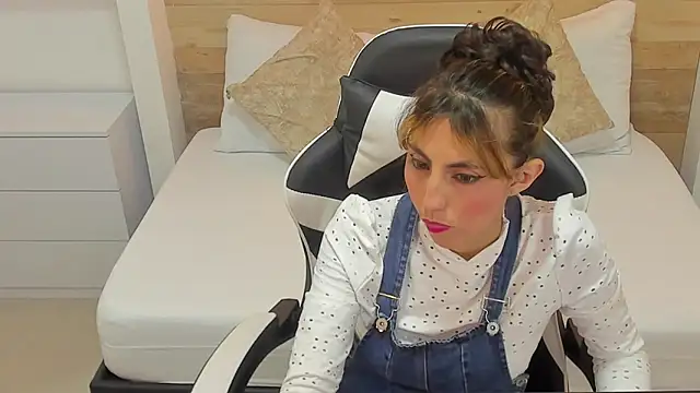 candy summer28 online show from 10-28-25, 07:13