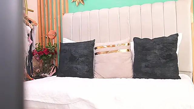 katlyn martins online show from 09-19-25, 03:49