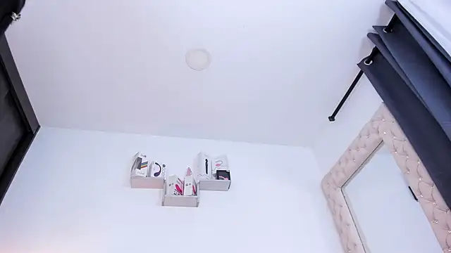 lorennahernandez01 online show from 10-29-25, 11:31