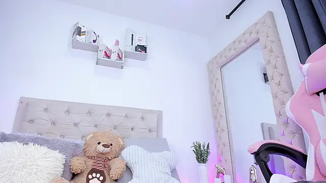 lorennahernandez01 online show from 02-08-26, 11:41