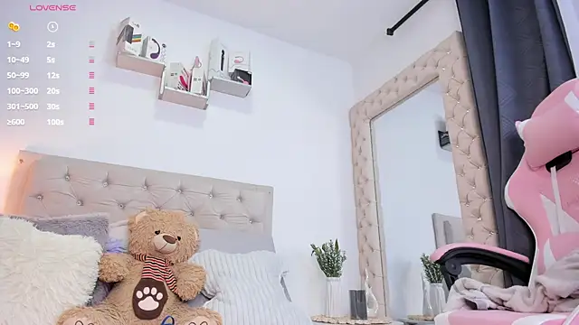 lorennahernandez01 online show from 11-16-25, 10:53