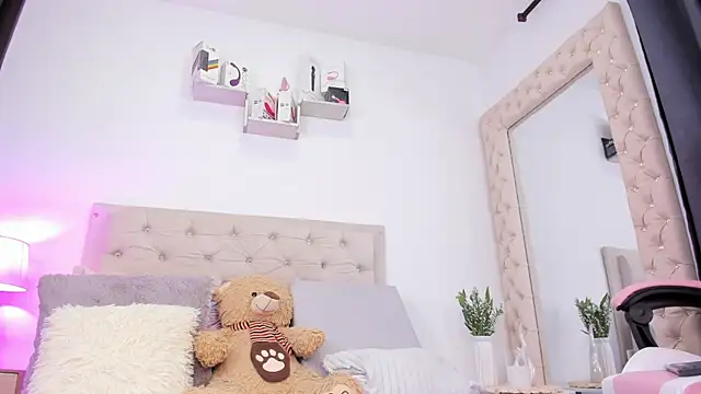lorennahernandez01 online show from 09-21-25, 04:50