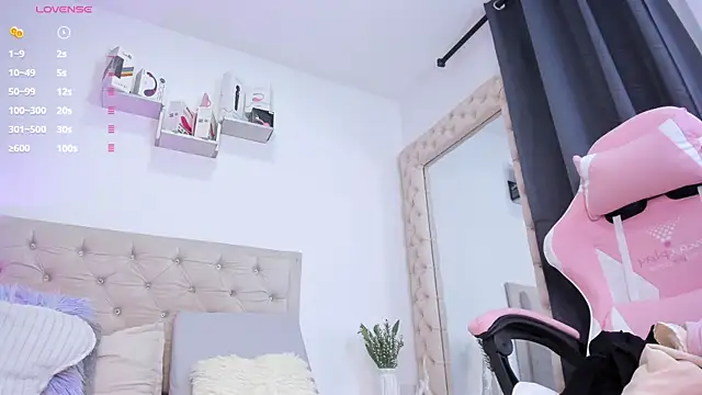 lorennahernandez01 online show from 10-10-25, 11:33