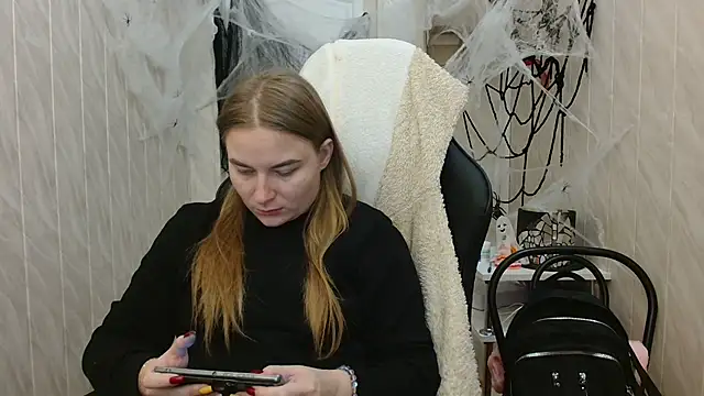 ElenaMaeer online show from 10-28-25, 11:31
