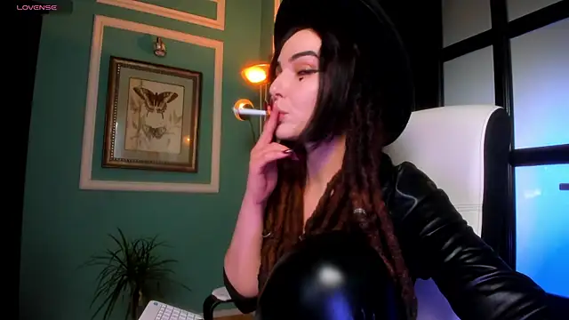 1Munique online show from 11-15-25, 01:04