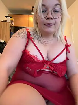 Snapshot of Lischen971 chatting on 12-16-24, 03:00 Lischen971 online show from 12-16-24, 03:00