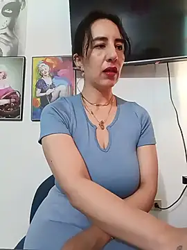 Snapshot of christine-x chatting on 07-06-26, 01:18 christine-x online show from 07-06-26, 01:18