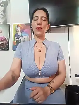 Snapshot of christine-x chatting on 07-08-26, 01:01 christine-x online show from 07-08-26, 01:01