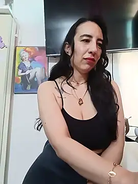 Snapshot of christine-x chatting on 06-11-26, 12:46 christine-x online show from 06-11-26, 12:46