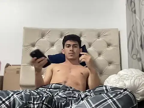 Snapshot of WildLogan chatting on 02-11-26, 02:00 WildLogan online show from 02-11-26, 02:00