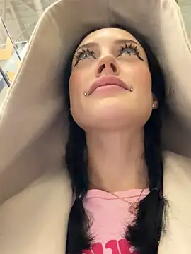 Melissa crazy online show from 03-12-26, 04:11