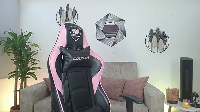 Snapshot of Mayli-x chatting on 01-28-25, 04:50 Mayli-x online show from 01-28-25, 04:50