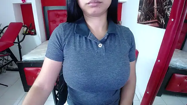 Letty Plugxo online show from 09-17-25, 12:18