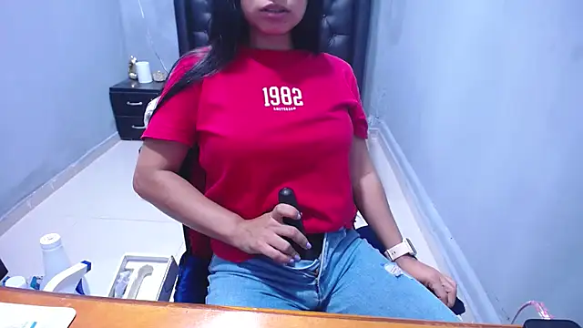 Letty Plugxo online show from 03-04-26, 01:30