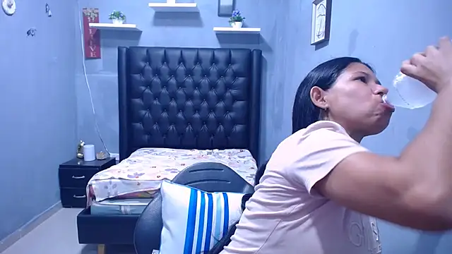 Letty Plugxo online show from 03-05-26, 01:30