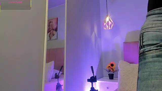 Snapshot of ScarletGV chatting on 01-19-26, 06:06 ScarletGV online show from 01-19-26, 06:06