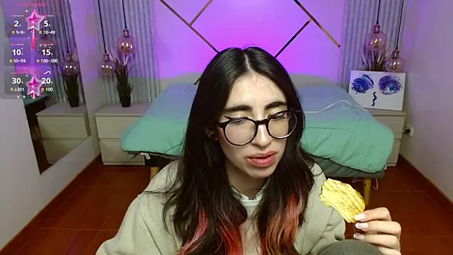 Snapshot of LenaRoses chatting on 02-24-26, 08:21 LenaRoses online show from 02-24-26, 08:21