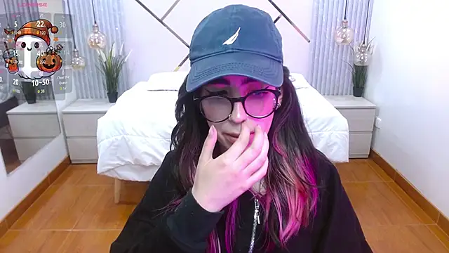 LenaRoses online show from 10-18-25, 08:33