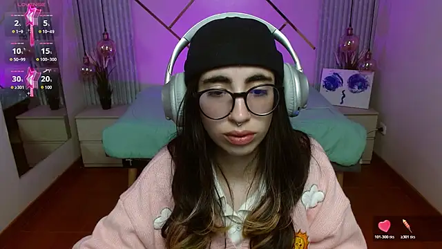 Snapshot of LenaRoses chatting on 02-17-26, 08:50 LenaRoses online show from 02-17-26, 08:50