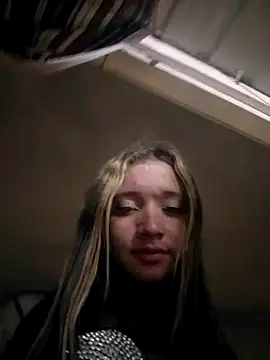 Snapshot of Valerii_Gil chatting on 02-18-25, 08:38 Valerii Gil online show from 02-18-25, 08:38