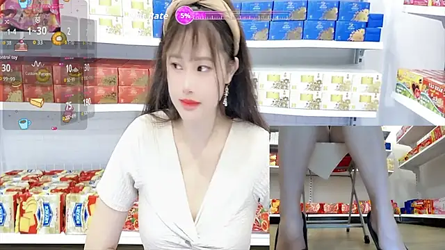 Snapshot of _7Eleven_ chatting on 06-10-26, 02:07 7Eleven online show from 06-10-26, 02:07