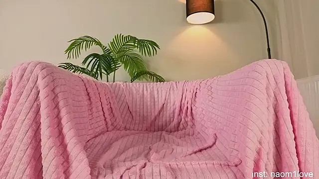 Snapshot of Naomi_Girly chatting on 04-13-26, 06:12 Naomi Girly online show from 04-13-26, 06:12