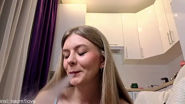 Snapshot of Naomi_Girly chatting on 03-09-26, 03:59 Naomi Girly online show from 03-09-26, 03:59