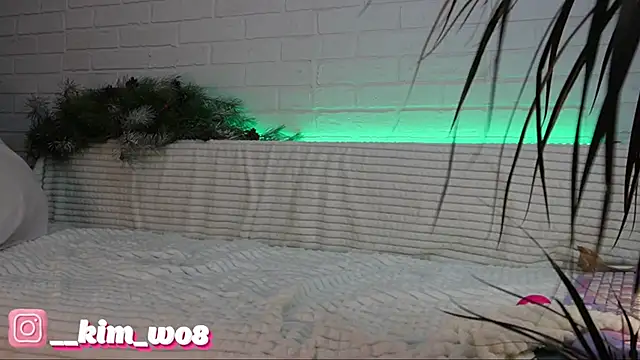 Snapshot of _-Kim_ chatting on 12-17-24, 06:20 -Kim online show from 12-17-24, 06:20