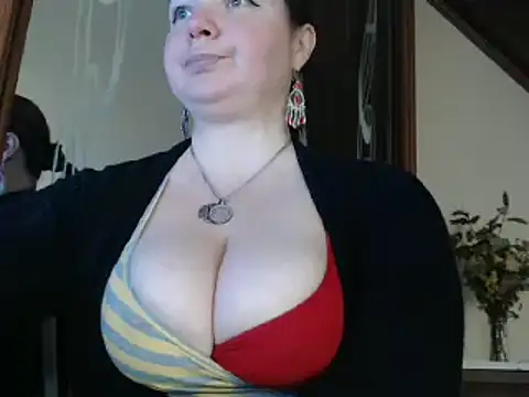 Snapshot of amorelara chatting on 02-10-25, 12:39 amorelara online show from 02-10-25, 12:39