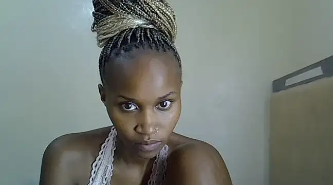 Snapshot of Trapqueen_ chatting on 12-11-24, 12:23 Trapqueen online show from 12-11-24, 12:23