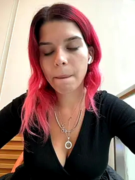 RiriRoseey online show from 10-07-25, 08:15