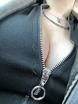 RiriRoseey online show from 04-07-26, 07:43