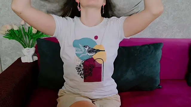 Miss Arwen online show from 11-19-25, 05:40