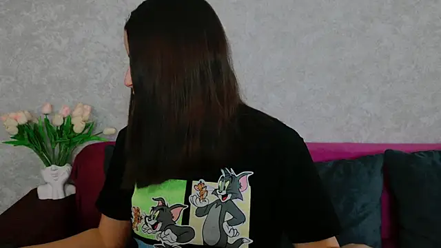 Miss Arwen online show from 11-18-25, 05:44