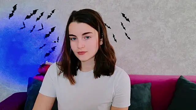 Miss Arwen online show from 10-23-25, 04:22