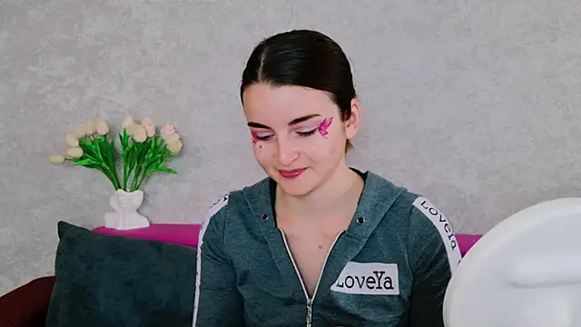 Miss Arwen online show from 09-30-25, 04:18