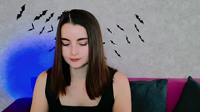 Miss Arwen online show from 10-28-25, 04:35