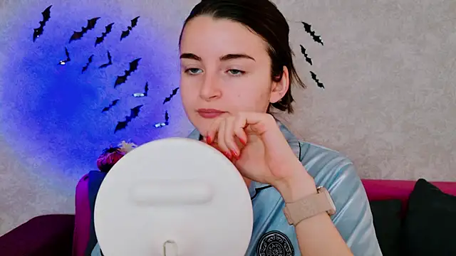 Miss Arwen online show from 10-16-25, 03:37