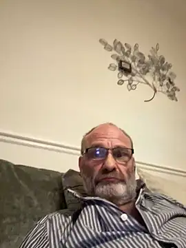 Snapshot of Shyboy817 chatting on 02-17-26, 02:09 Shyboy817 online show from 02-17-26, 02:09