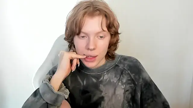 Snapshot of StellaDavis chatting on 02-17-26, 09:17 StellaDavis online show from 02-17-26, 09:17