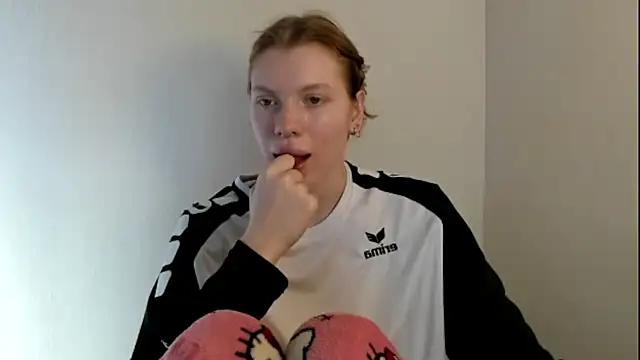 StellaDavis online show from 11-03-25, 09:46