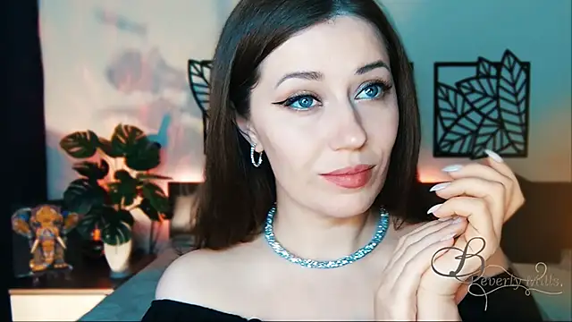 Snapshot of MissBeverlyMills chatting on 02-13-25, 12:11 MissBeverlyMills online show from 02-13-25, 12:11