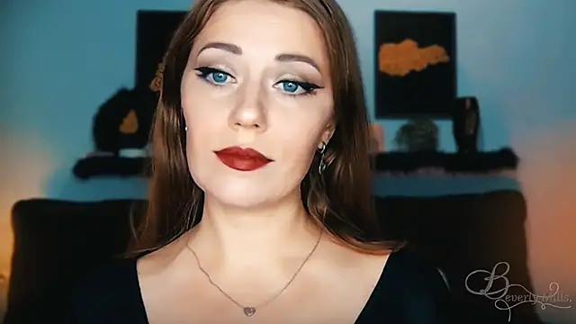 Snapshot of MissBeverlyMills chatting on 09-14-25, 08:15 MissBeverlyMills online show from 09-14-25, 08:15